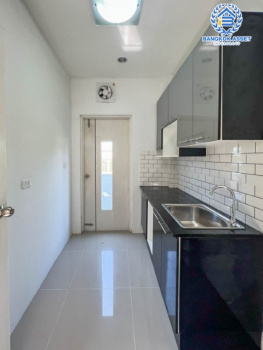 *****บ้านแฝดมือสองย่านนนทบุรี ม.คาซ่าเพรสโต้ วงแหวน-ปิ่นเกล้า หลังมุม! เนื้อที่มากถึง 35 ตร.ว. ฟังก์ชัน 3 ห้องนอน 2 ห้องน้ำ 2 ที่จอดรถ บนทำเลแห่งการเดินทาง เชื่อมต่อถ.กาญจนาภิเษก และถ.บรมราชชนนี-ศาลายา ใกล้ ม.มหิดล และทางด่วน "ศรีรัช" จองด่วน!